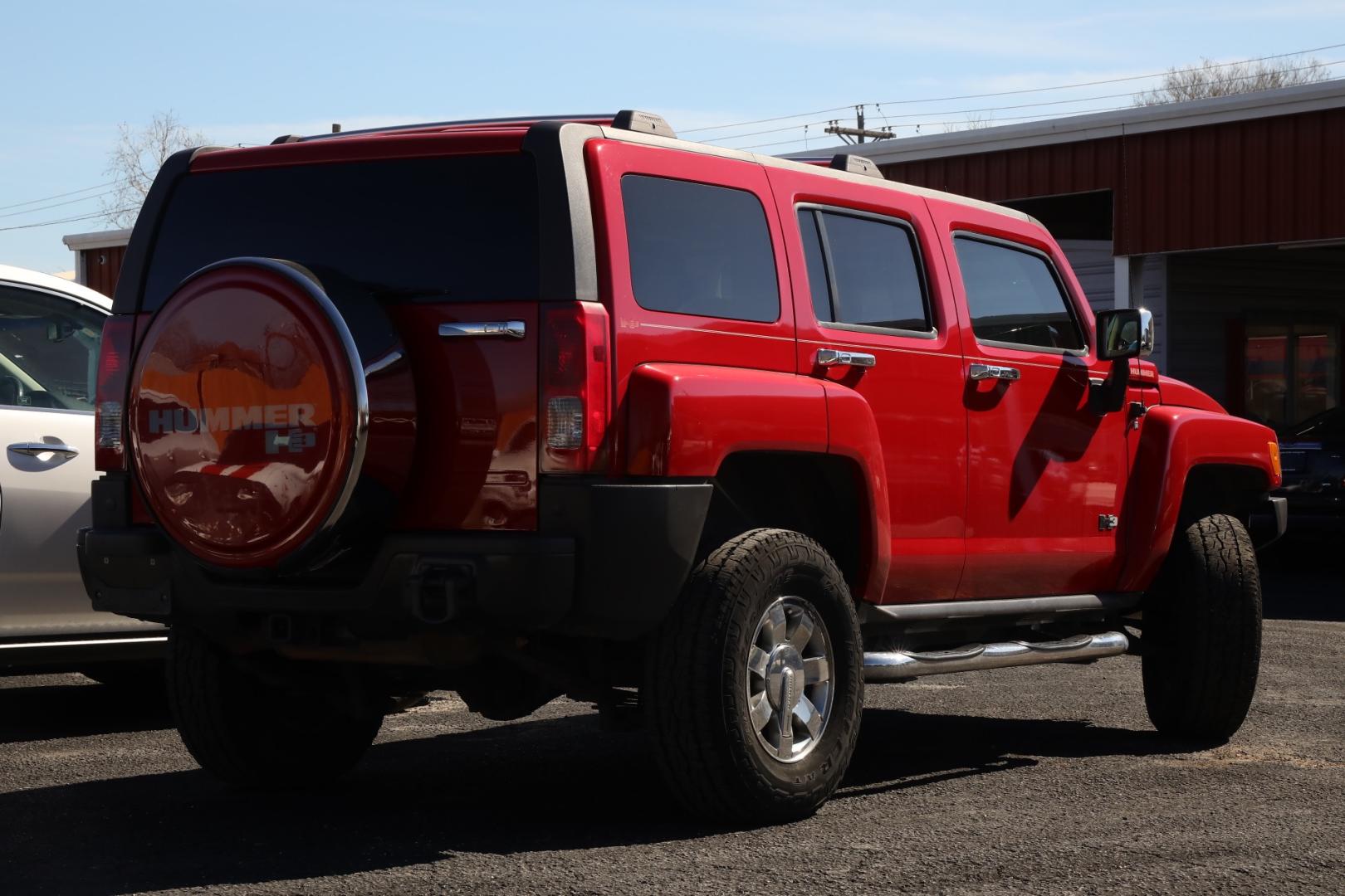 2008 RED HUMMER H3 Base (5GTEN13E188) with an 3.7L L5 DOHC 20V engine, 4-SPEED AUTOMATIC OR 5-SPEED MANUAL transmission, located at 420 E. Kingsbury St., Seguin, TX, 78155, (830) 401-0495, 29.581060, -97.961647 - Photo#4